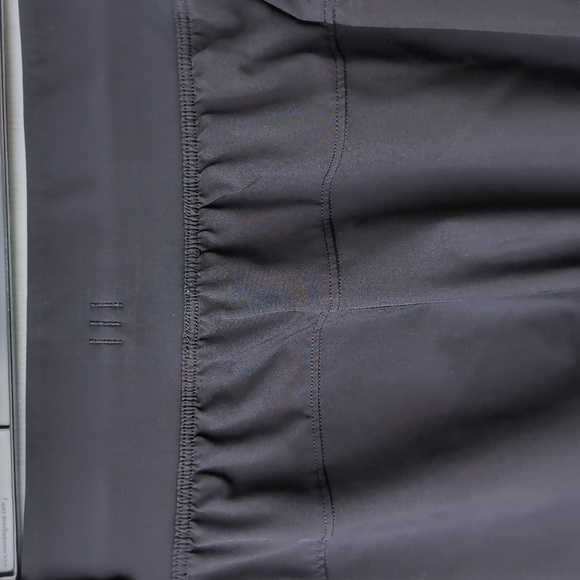 Lululemon T.H.E. Linerless Short 9" - Picture 4 of 9